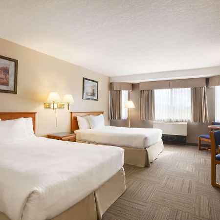 Days Inn By Wyndham Хинтон Экстерьер фото