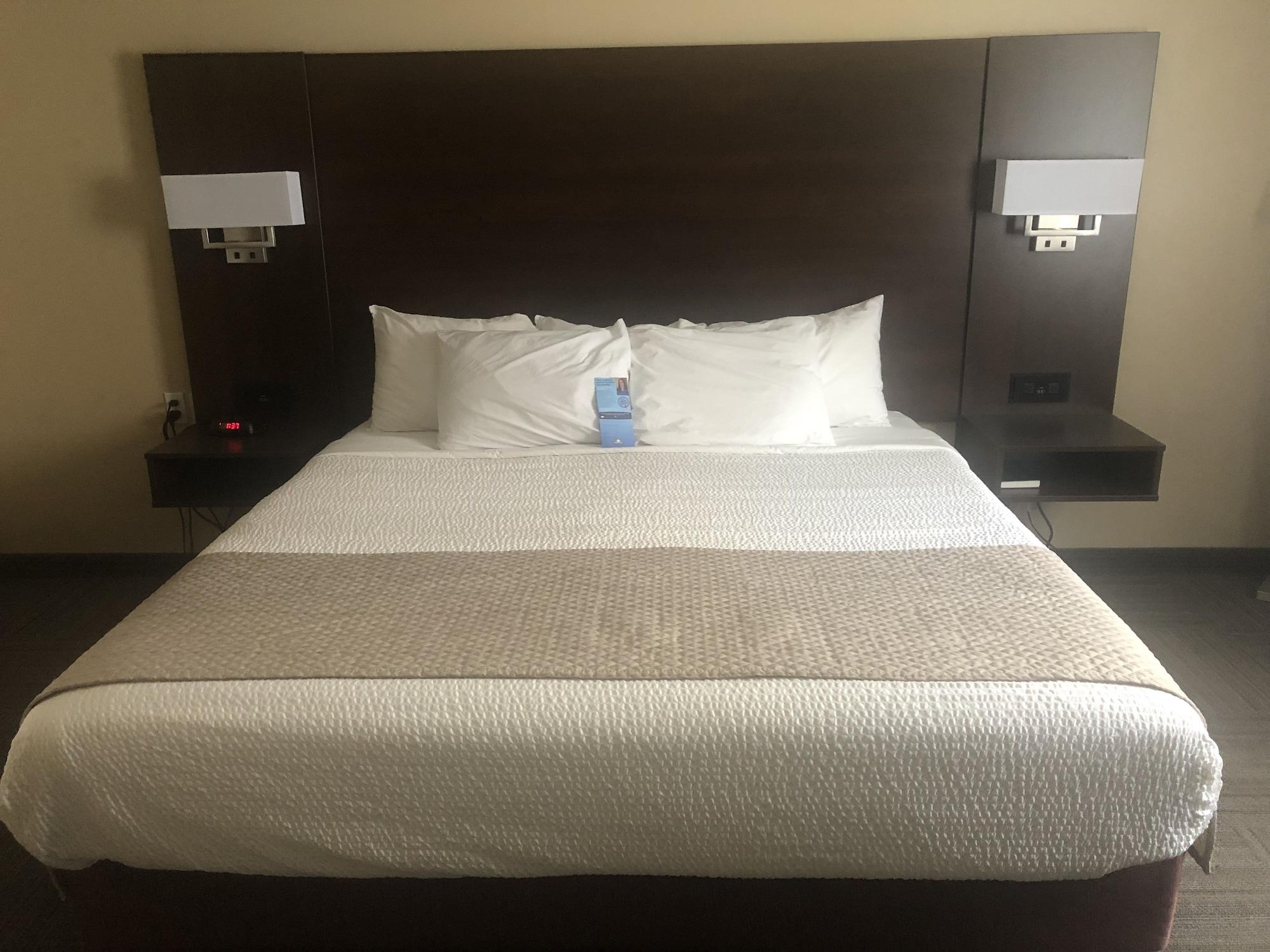 Days Inn By Wyndham Хинтон Экстерьер фото
