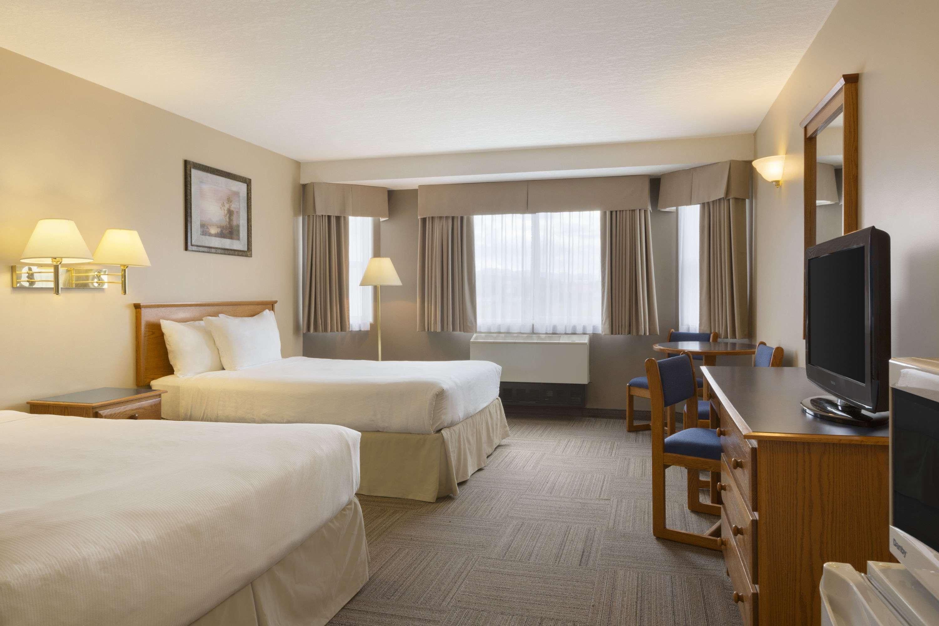 Days Inn By Wyndham Хинтон Экстерьер фото