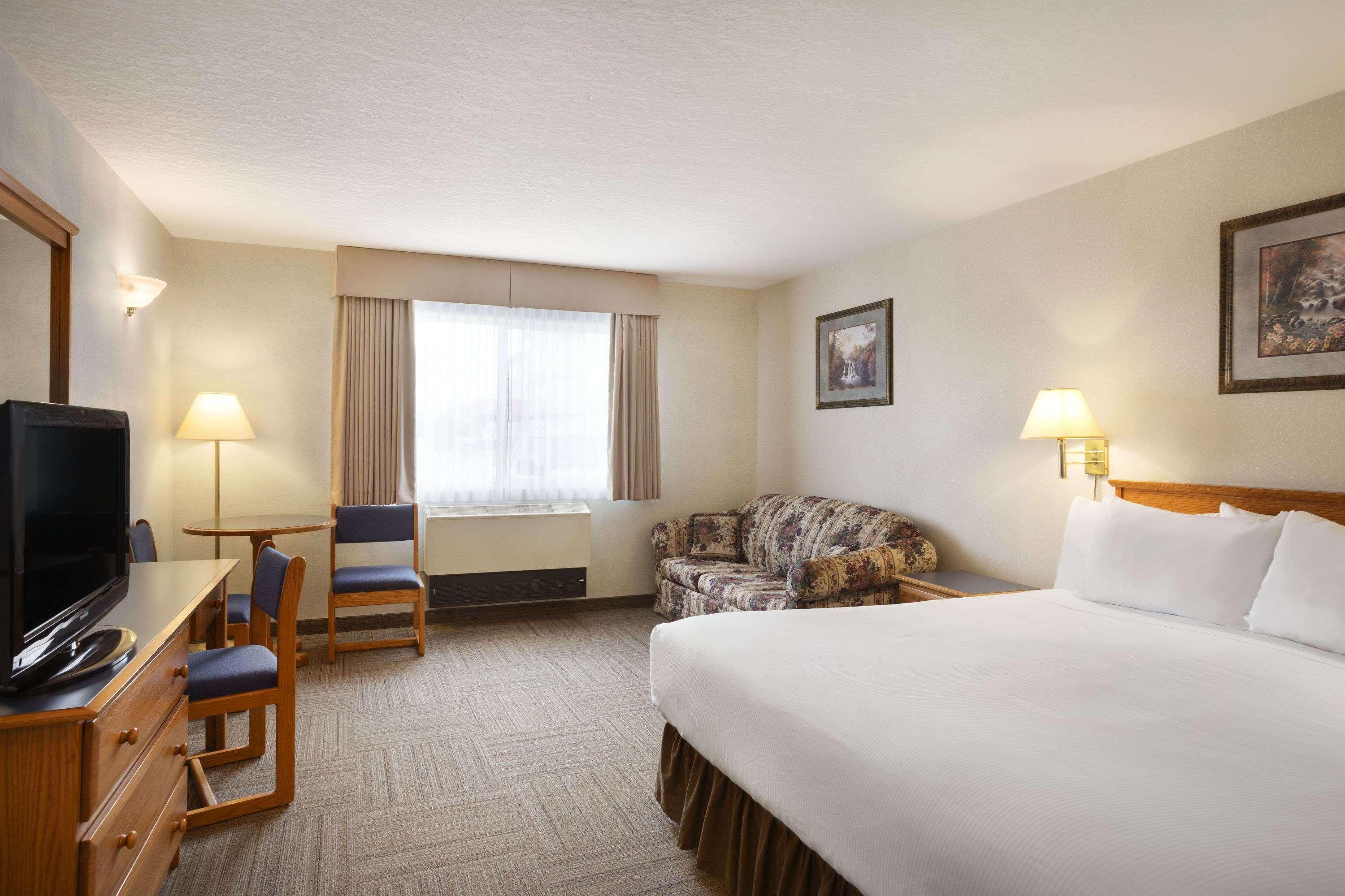 Days Inn By Wyndham Хинтон Экстерьер фото