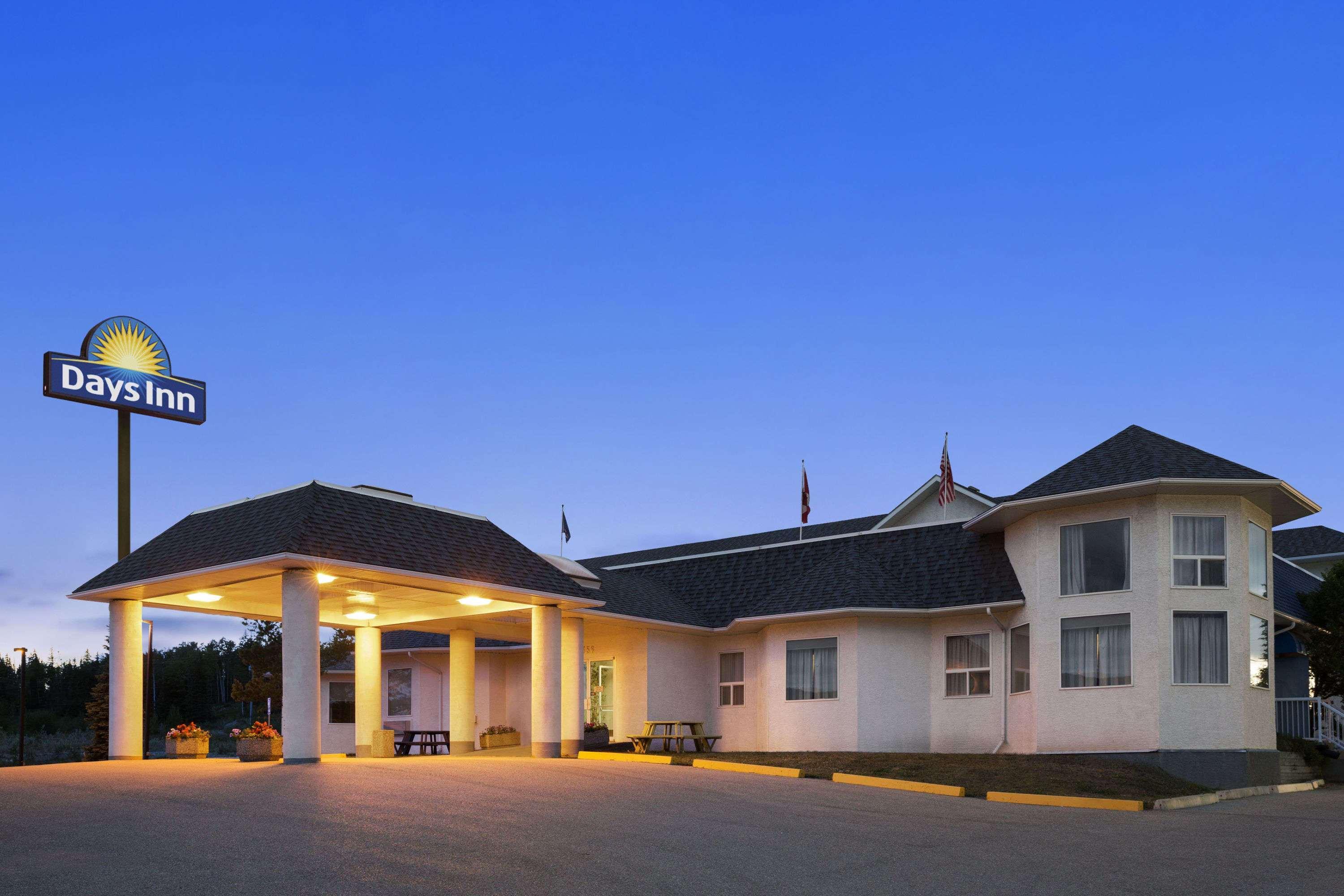 Days Inn By Wyndham Хинтон Экстерьер фото