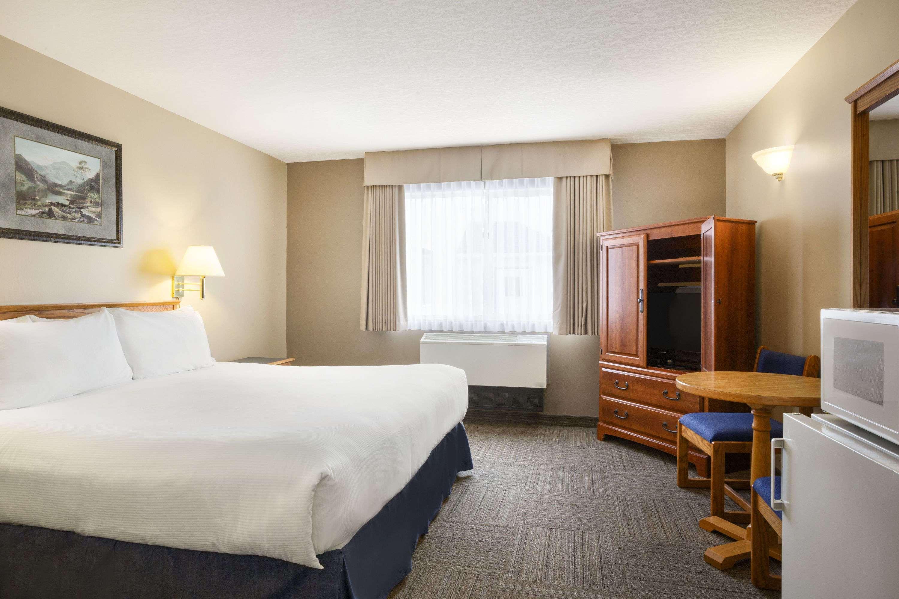 Days Inn By Wyndham Хинтон Экстерьер фото