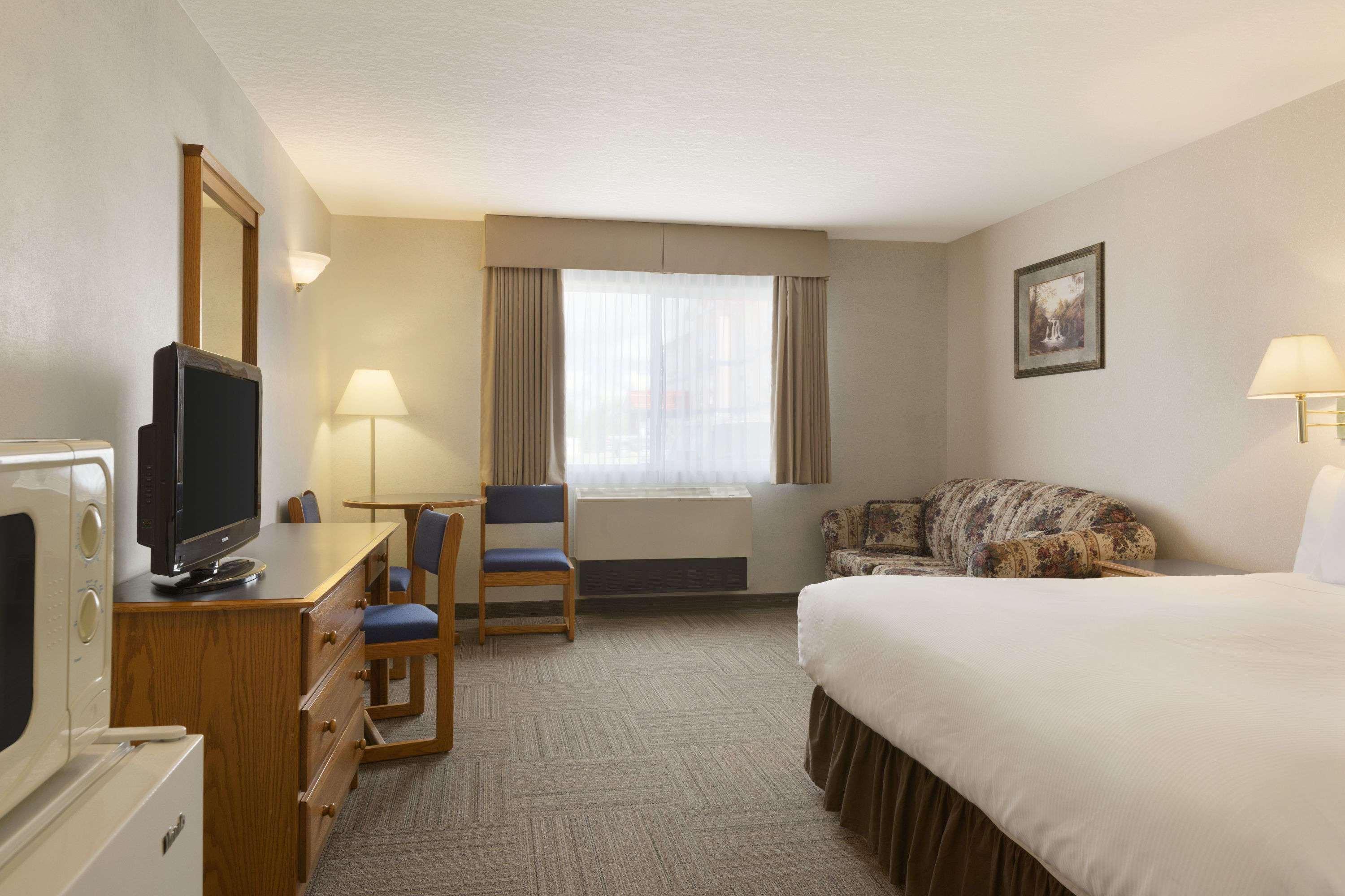 Days Inn By Wyndham Хинтон Экстерьер фото