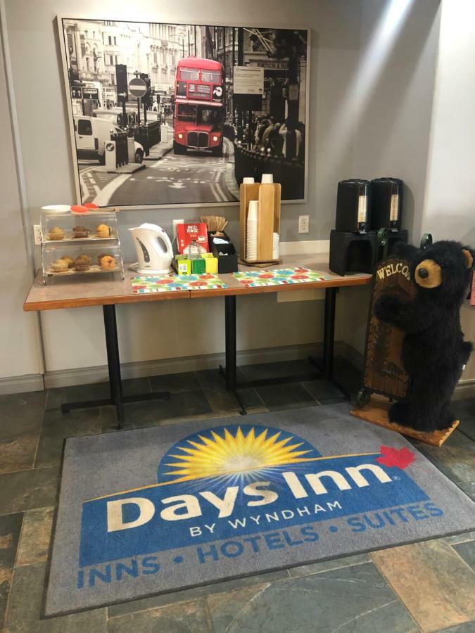 Days Inn By Wyndham Хинтон Экстерьер фото